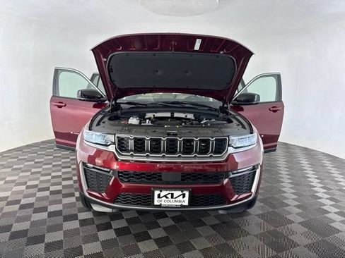 Used 2026 Jeep Grand Cherokee Limited AWD/4WD image 13