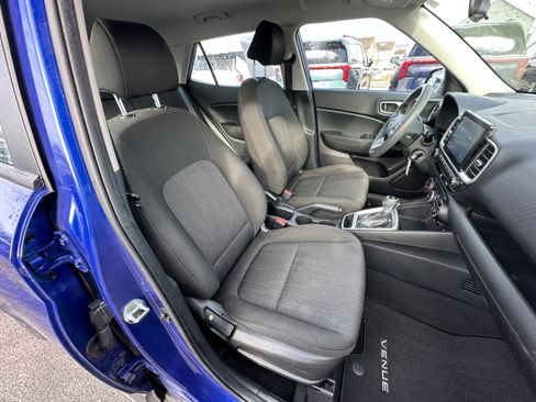 Used 2021 Hyundai Venue SE image 16