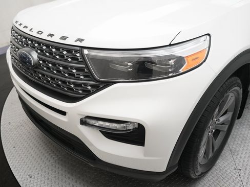 Used 2021 Ford Explorer XLT w/ XLT Sport Appearance Package image 23