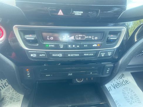 Used 2017 Honda Pilot Touring image 12