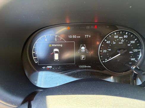 Used 2024 Nissan Kicks SR w/ SR Premium Package FWD image 9