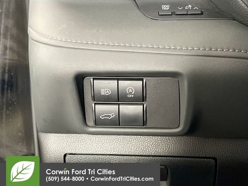Used 2024 Toyota Highlander LE image 19