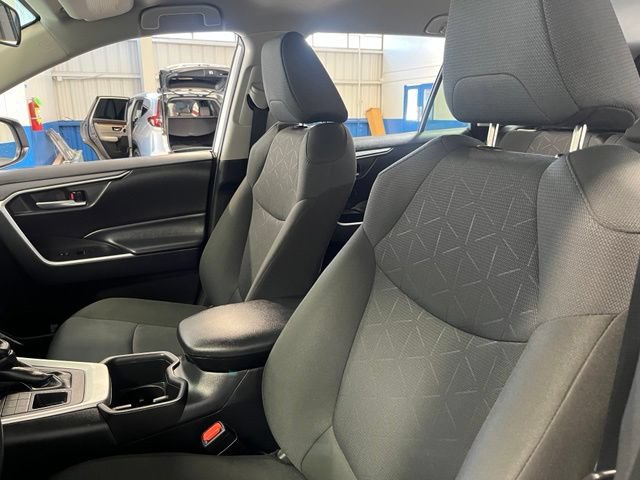 Used 2025 Toyota RAV4 XLE AWD/4WD image 25