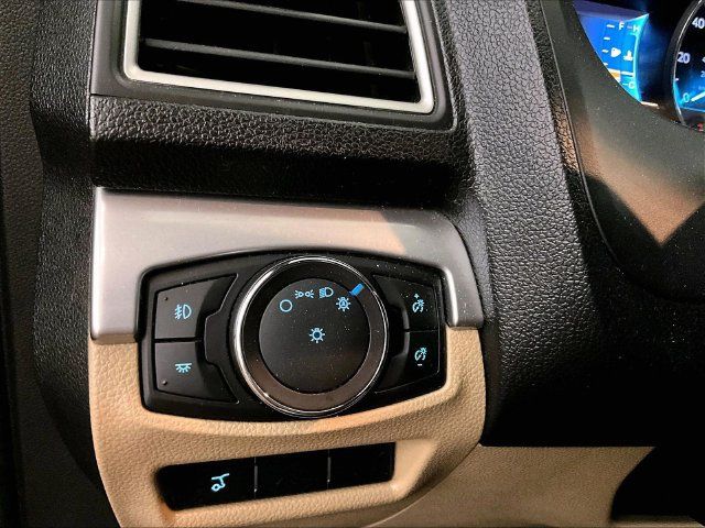 Used 2017 Ford Explorer XLT w/ Equipment Group 202A AWD/4WD image 31