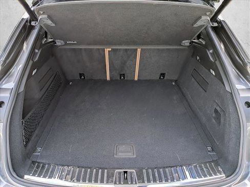 Used 2022 Porsche Cayenne E-Hybrid image 6