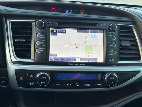 Used 2018 Toyota Highlander XLE image 10