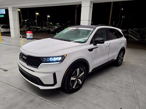 Used 2022 Kia Sorento S w/ Panoramic Sunroof Package FWD image 2