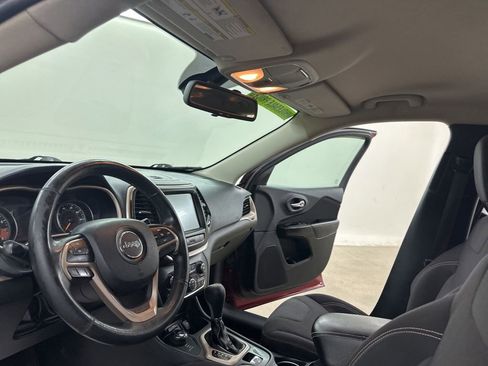 Used 2015 Jeep Cherokee Latitude w/ Cold Weather Group AWD/4WD image 30