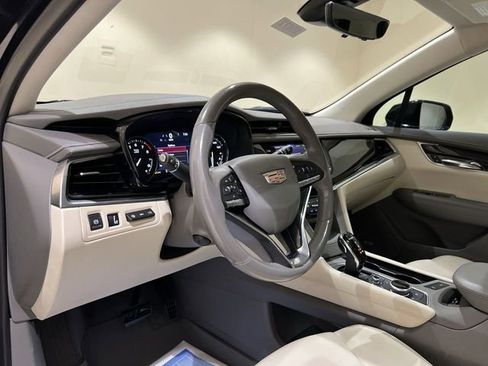 Used 2022 Cadillac XT6 Premium Luxury w/ Technology Package FWD image 9
