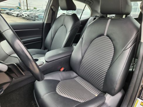 Used 2024 Toyota Camry SE w/ Convenience Package FWD image 5