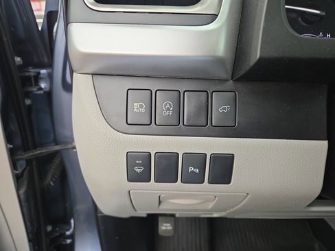 Used 2017 Toyota Highlander Limited AWD/4WD image 29