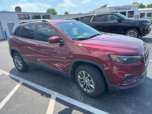 Used 2019 Jeep Cherokee Latitude Plus w/ Comfort/Convenience Group AWD/4WD image 3