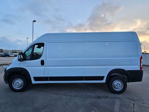 Used 2026 RAM ProMaster 2500 w/ Convenience Group FWD image 8