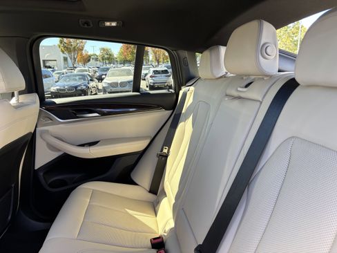 Certified 2025 BMW X4 xDrive30i image 32