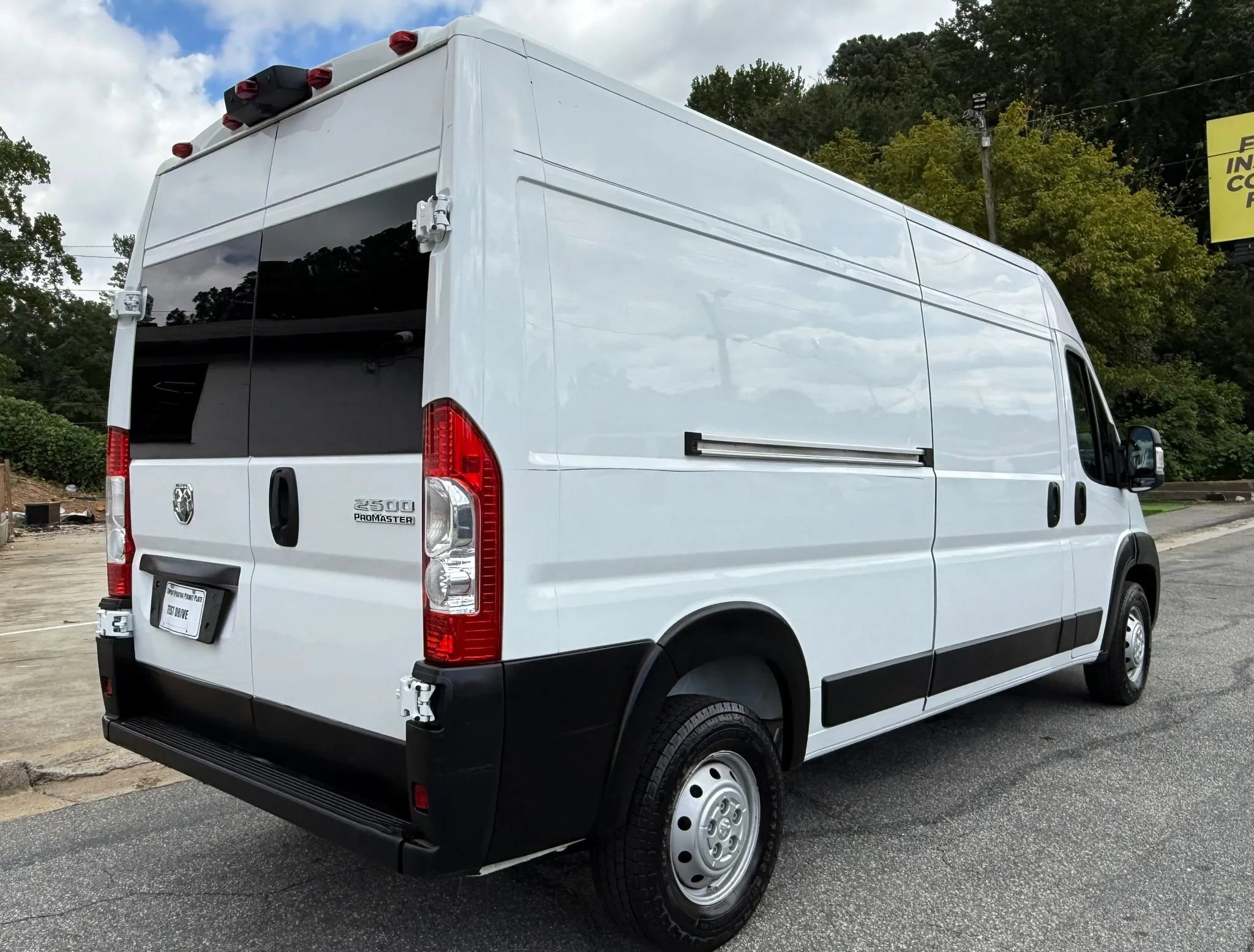 Used 2023 RAM ProMaster 2500 FWD image 4