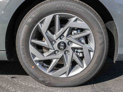 New 2026 Hyundai Elantra Hybrid FWD image 9