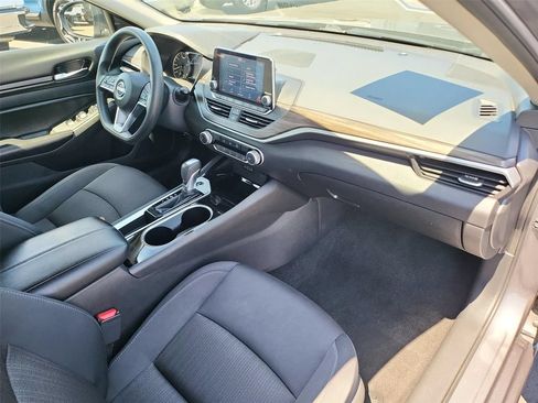 Used 2024 Nissan Altima 2.5 SV FWD image 20