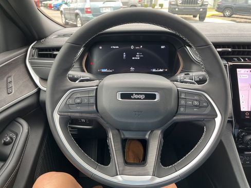 New 2025 Jeep Grand Cherokee Limited w/ Black Appearance Package image 50