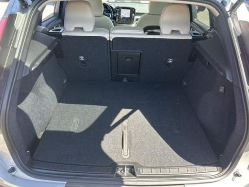 Used 2023 Volvo XC40 B5 Ultimate w/ Climate Package AWD/4WD image 6