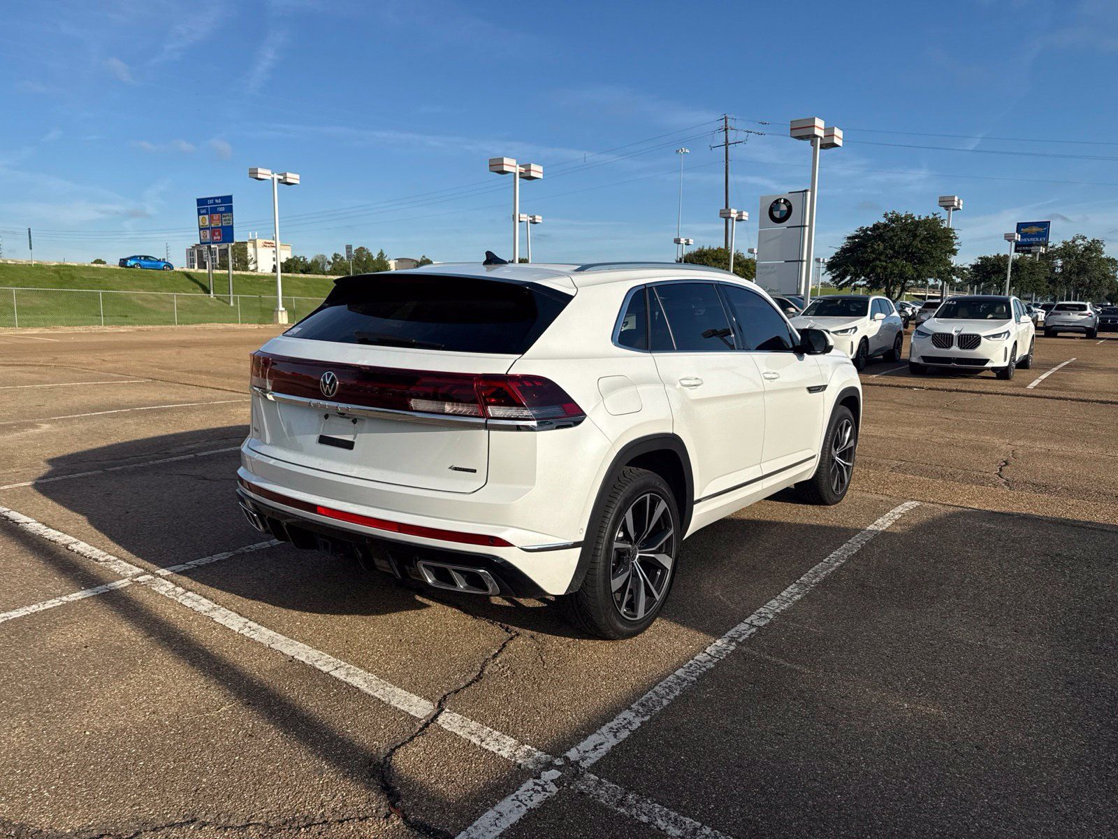 Used 2024 Volkswagen Atlas Cross Sport SEL Premium R-Line AWD/4WD image 5