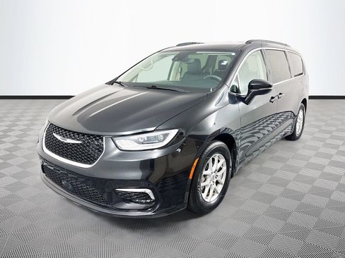 Used 2022 Chrysler Pacifica Touring-L FWD image 3