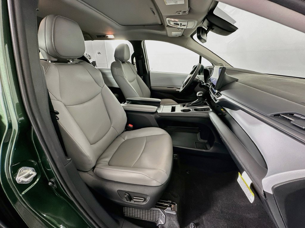 Certified 2026 Toyota Sienna XLE FWD image 29
