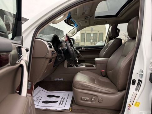 Used 2016 Lexus GX 460 Luxury w/ Preferred Accessory Package image 42