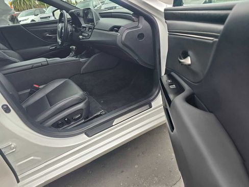 Used 2022 Lexus ES 250 w/ Premium Package image 10