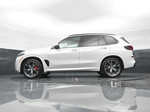 Used 2026 BMW X5 xDrive50e w/ M Sport Package AWD/4WD image 32
