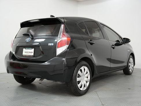 Used 2015 Toyota Prius C One image 9