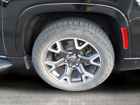 Used 2023 Jeep Wagoneer L Series III w/ Rear Seat Video Group 1 image 5