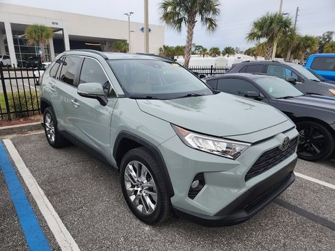 Used 2020 Toyota RAV4 XLE Premium image 1