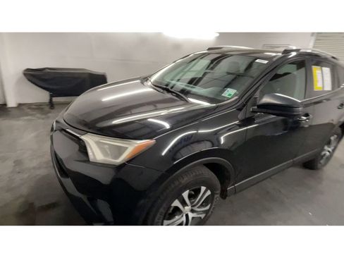 Used 2016 Toyota RAV4 LE image 4
