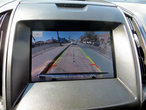 Used 2020 Ford Edge SE image 13