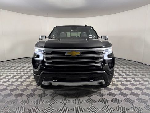Used 2024 Chevrolet Silverado 1500 High Country w/ Technology Package AWD/4WD image 3