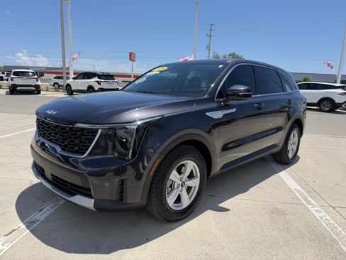 Certified 2026 Kia Sorento LX FWD image 8