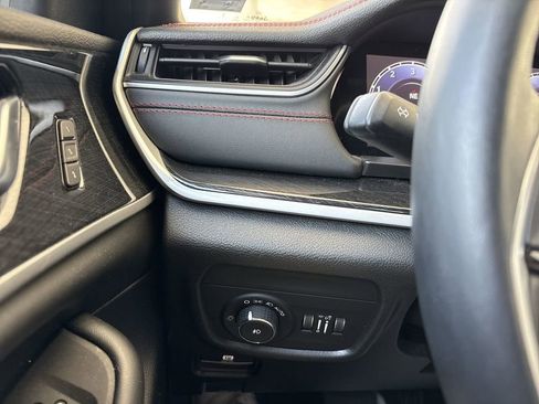 Used 2022 Jeep Grand Cherokee Trailhawk AWD/4WD image 18