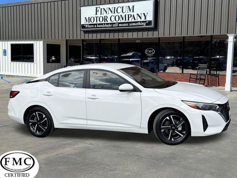 Used 2025 Nissan Sentra SV image 1