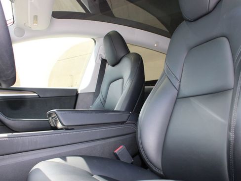 Used 2023 Tesla Model Y Long Range AWD/4WD image 16