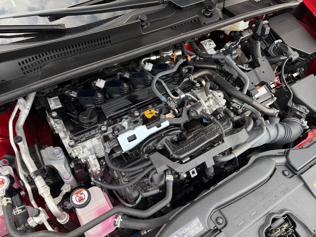 Used 2024 Toyota Prius XLE FWD image 31