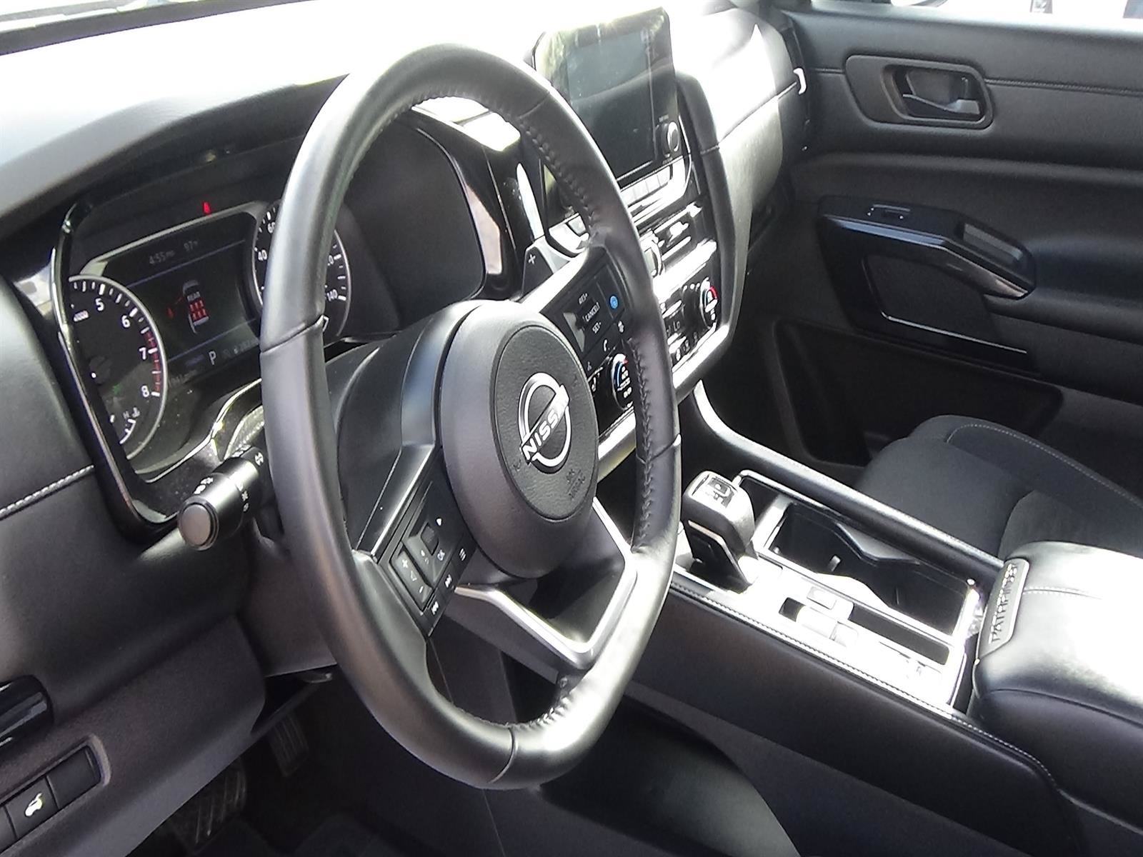 Used 2025 Nissan Pathfinder SV FWD image 18