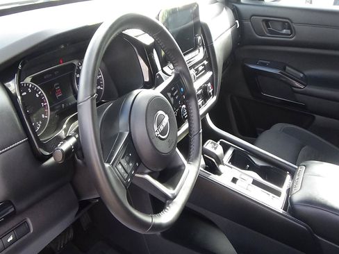 Used 2025 Nissan Pathfinder SV FWD image 18