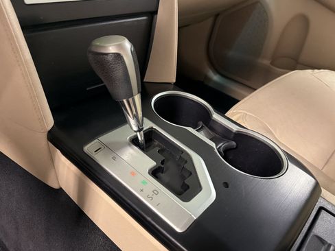 Used 2014 Toyota Camry LE FWD image 16