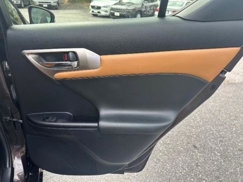 Used 2015 Lexus CT 200h w/ Seat Comfort Package image 33