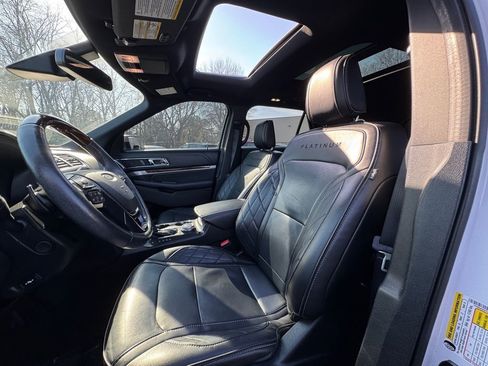 Used 2018 Ford Explorer Platinum image 16