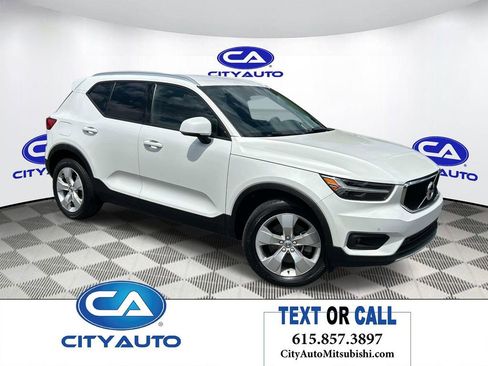 Used 2022 Volvo XC40 T5 Momentum AWD/4WD image 1