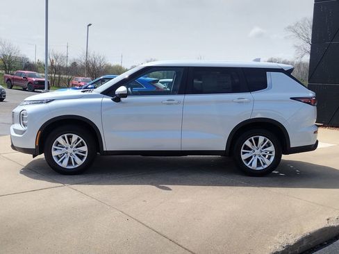 New 2026 Mitsubishi Outlander ES image 19