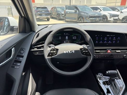 New 2026 Kia Niro EX FWD image 12