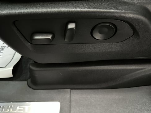 Used 2024 Chevrolet Suburban Premier image 24