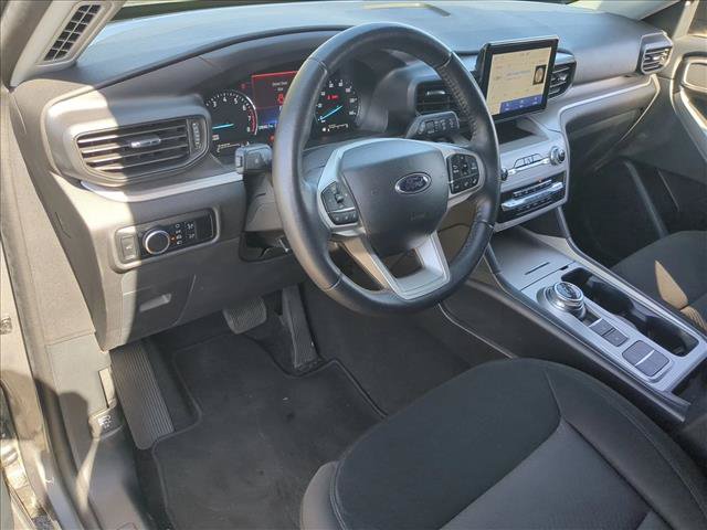 Used 2024 Ford Explorer XLT RWD image 10